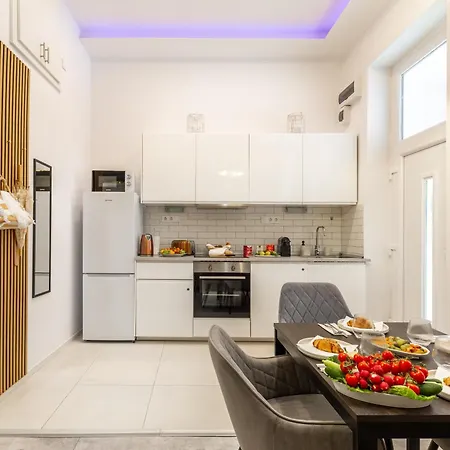 Good Vibes By Stn * Budapest